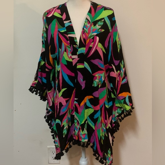 ..Trina Turk Cover up - Picture 1 of 7